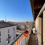 The Urban Nest 2, Spacious, Wifi And Near The Red Metro