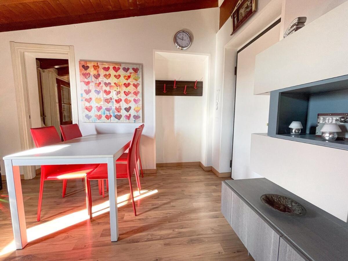 The Urban Nest 2, Spacious, Wifi And Near The Red Metro Appartement