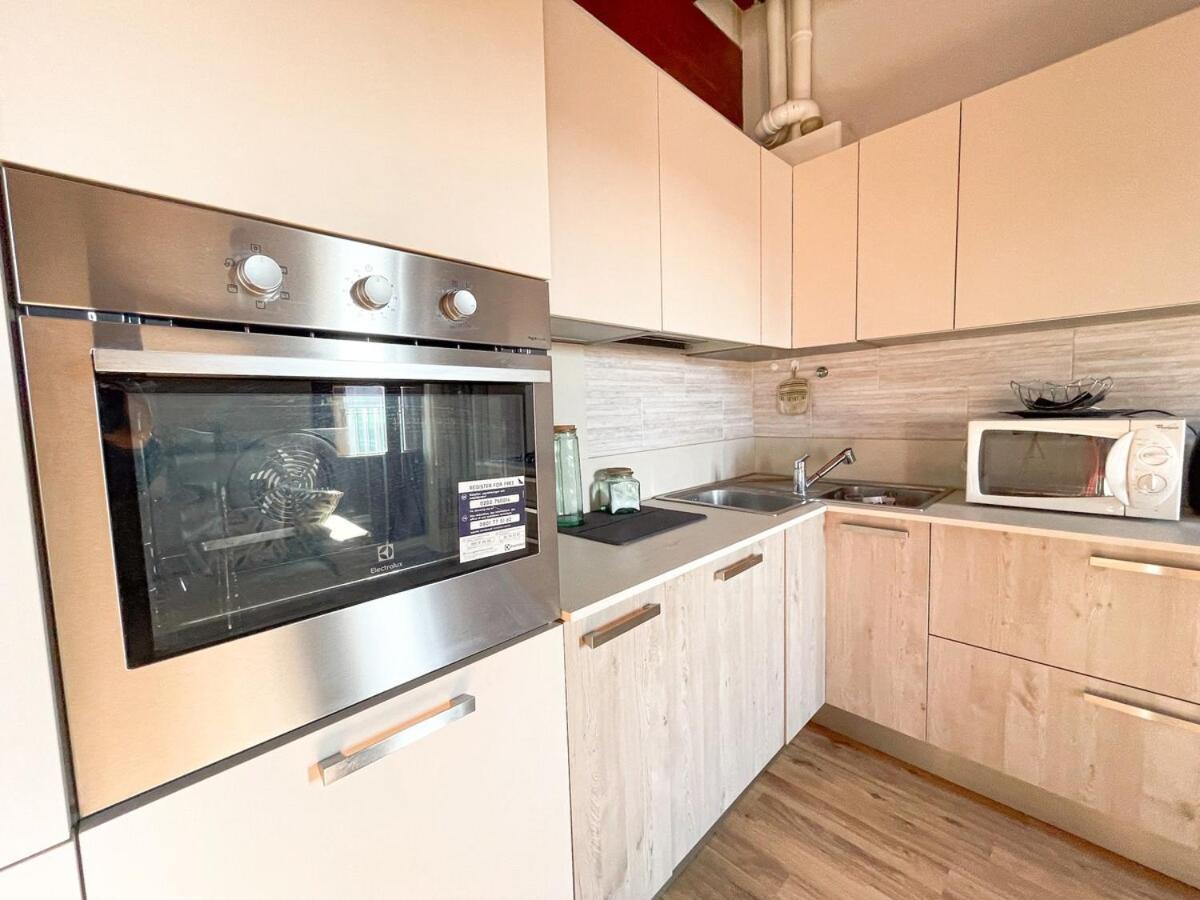 The Urban Nest 2, Spacious, Wifi And Near The Red Metro Milano